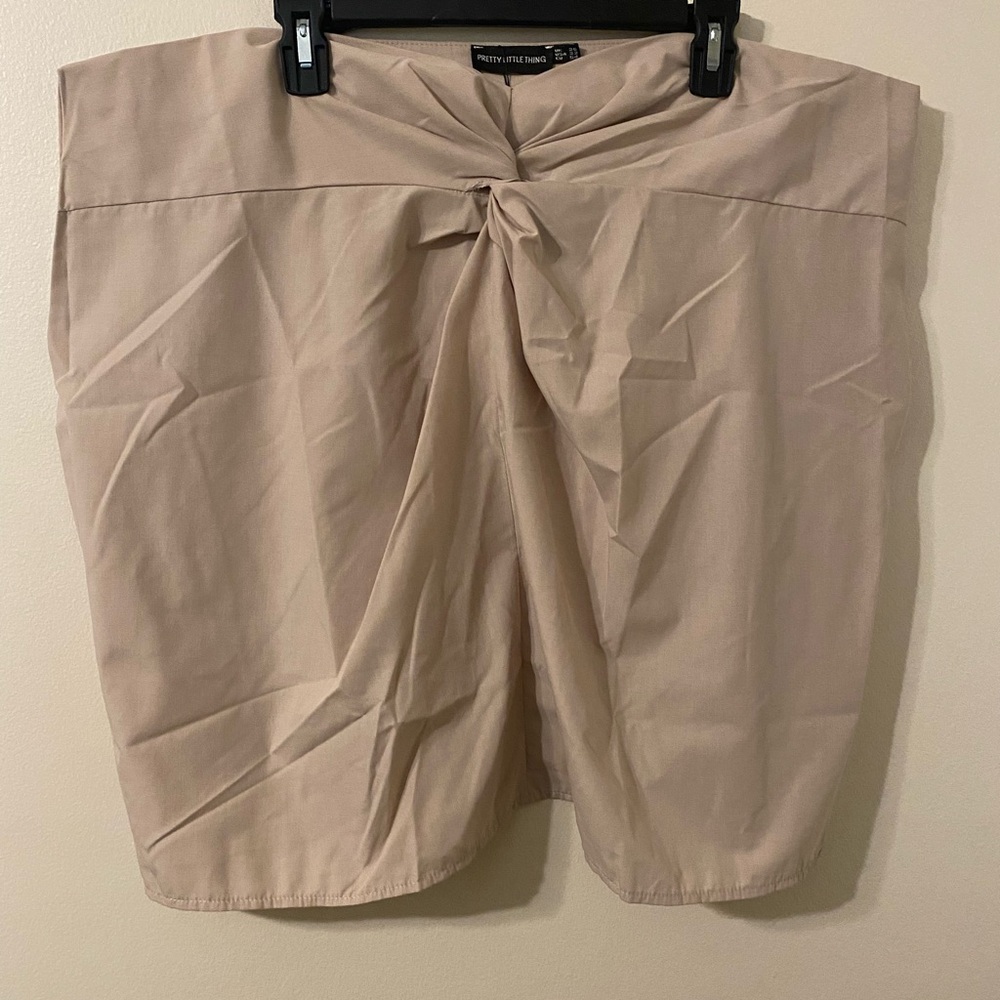 New NWT Pretty Little Thing Stone Knot Front Skirt Tan Unlined Size 22